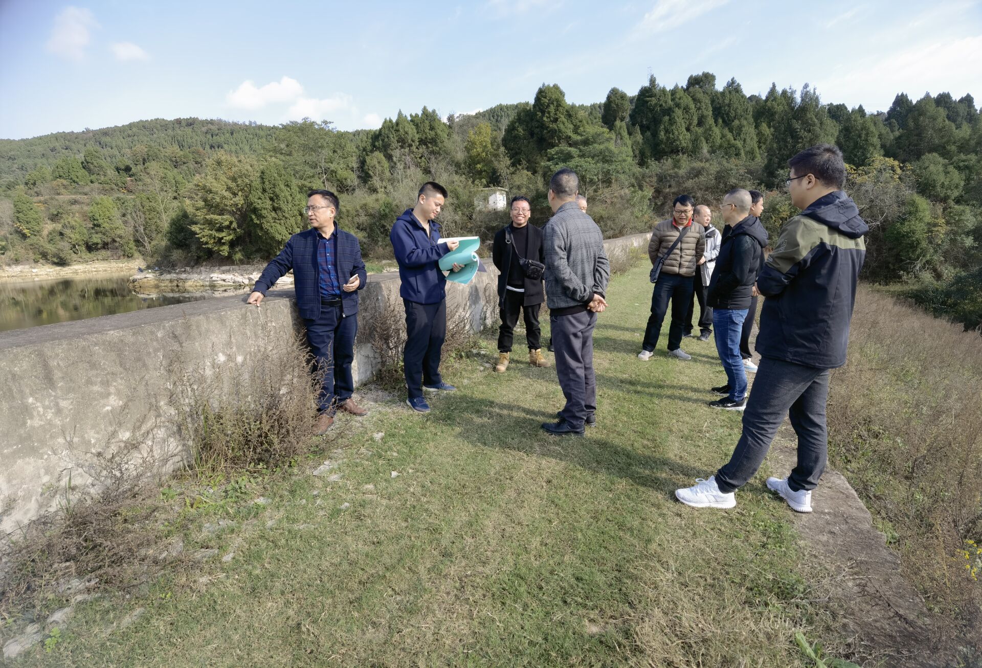 梓潼15座水庫(kù)除險(xiǎn)加固專(zhuān)家看現(xiàn)場(chǎng)